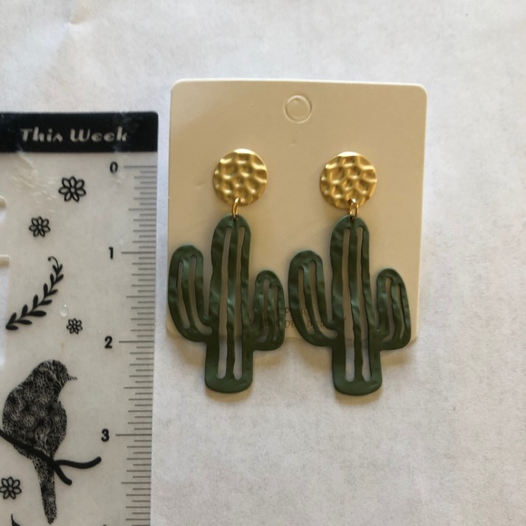 Host pick 🎊🎊 New, gorgeous cactus earrings - Picture 6 of 7